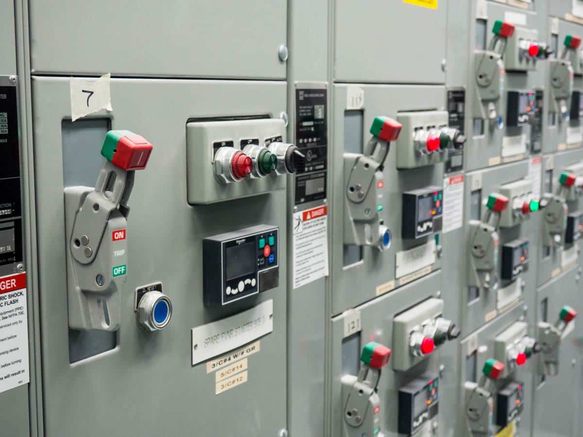 LV Switchgear - To retrofit or replace?